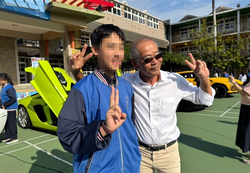 彰化彰安國中迎來超熱血開學典禮，老學長全拓工業董事長吳崇讓分享人生經驗。（圖／校方提供）