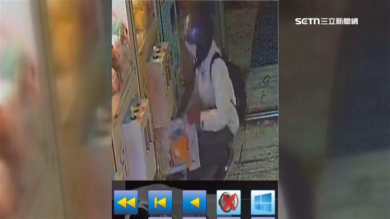 前娃娃機台台主拿著公版鑰匙，到處竊取別人的機台零錢箱