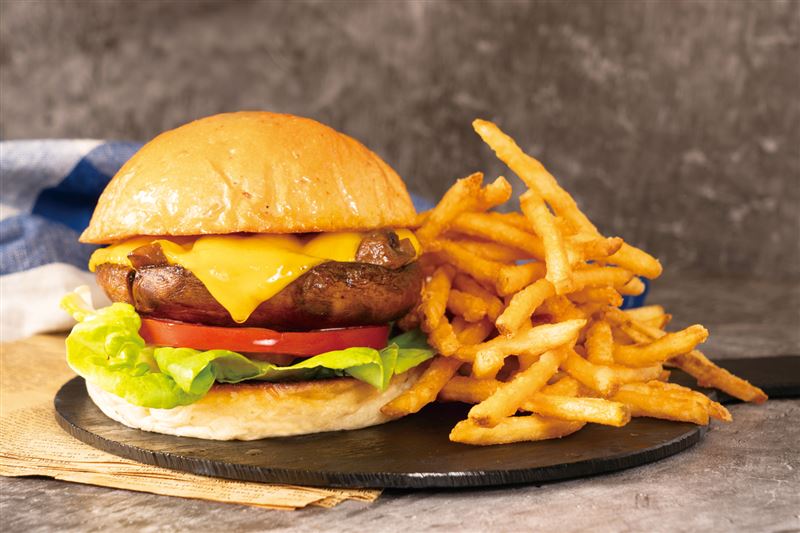 金色三麥推出限時2週商業午餐，每天推出不同特色漢堡。(圖／金色三麥提供）