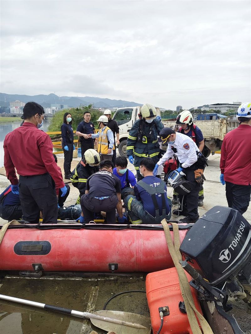 民權大橋墜橋(圖/翻攝畫面)