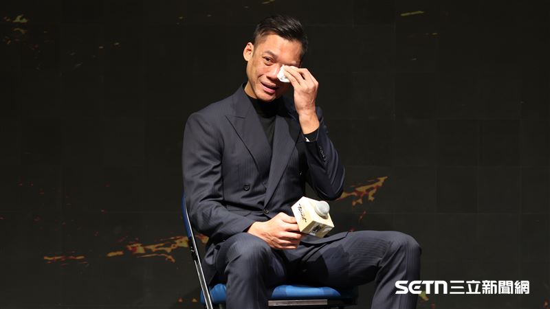 林志傑引退記者會，淚灑記者會現場。（圖／記者劉彥池攝影）