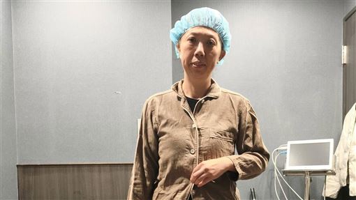 阿芳老師突曬手術服照　千人湧入急喊平安