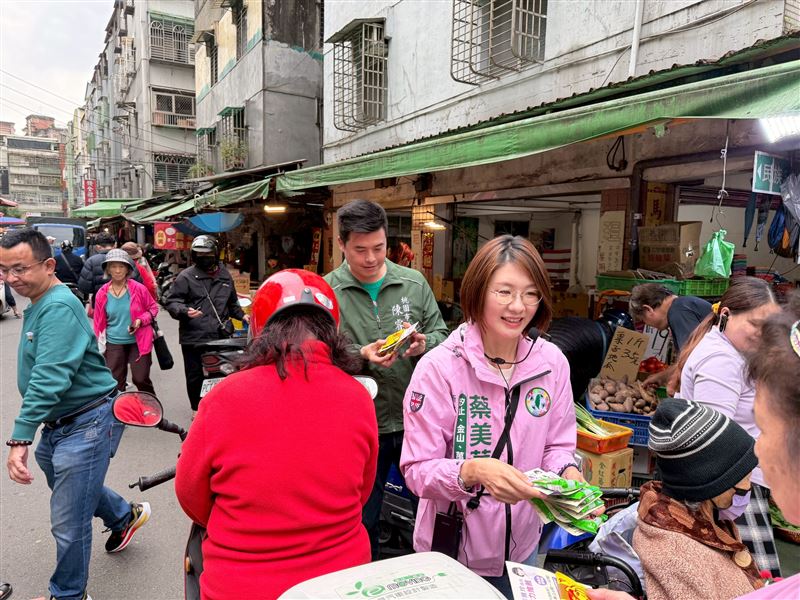 桃園戰將劉仁照、陳睿生赴汐止陪掃街，相挺蔡美華「原因全說了」