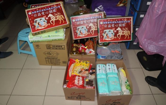 法務部行政執行署彰化分署伸援手，助母子3人度過難關。（圖／法務部行政執行署彰化分署提供）