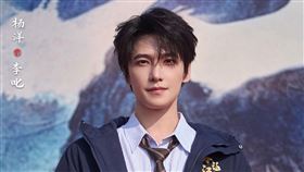 由楊洋主演的新劇《不讓江山》尚未開播就頻傳爭議。（圖／翻攝自微博）