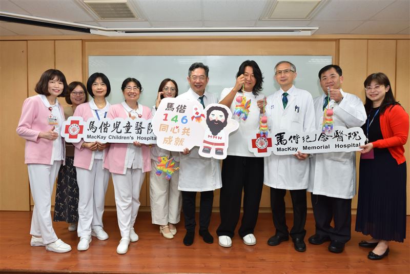 玩命關頭「韓哥」（右四）再訪馬偕兒童醫院。（圖／馬偕醫院提供）