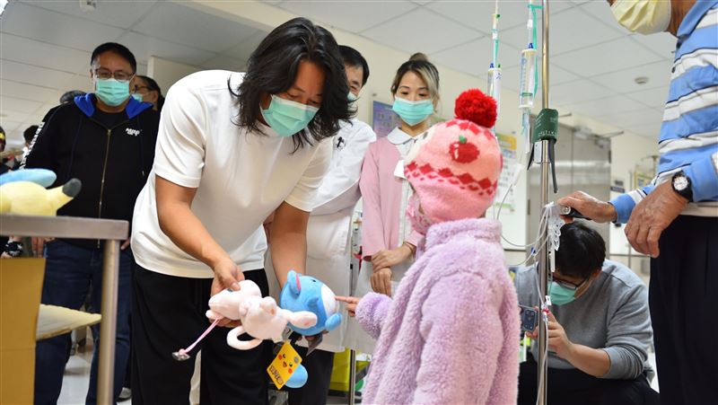 春節驚喜!玩命關頭「韓哥」二訪馬偕醫院