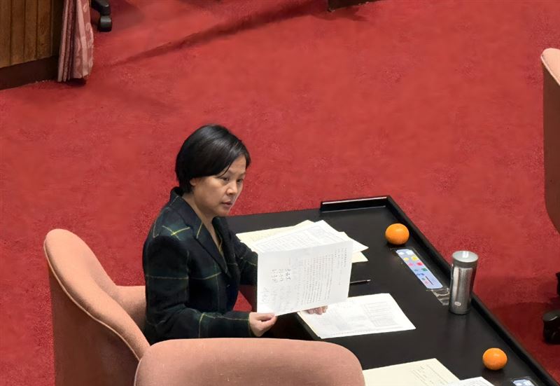 立法院新會期開議，新春團拜、院會，李貞秀臉書發文認為被稱「李女士」，是對她個人的不尊重。（圖／李貞秀辦公室提供）