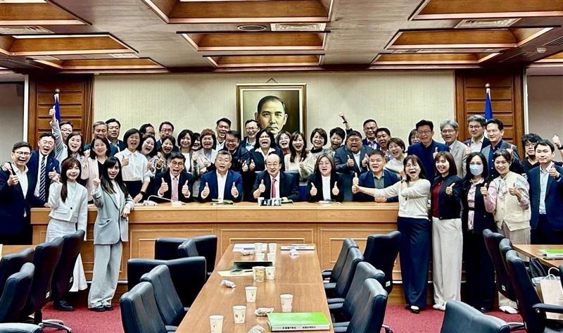 民進黨團幹部改選，蔡其昌接任總召（圖／翻攝自蔡其昌臉書）