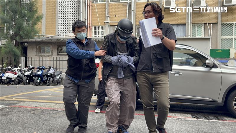 鄭男被移送北檢複訊。檢方認為其行為時精神狀態已無法辨識違法行為,向法院聲請暫行安置獲准。(圖/記者楊佩琪攝)