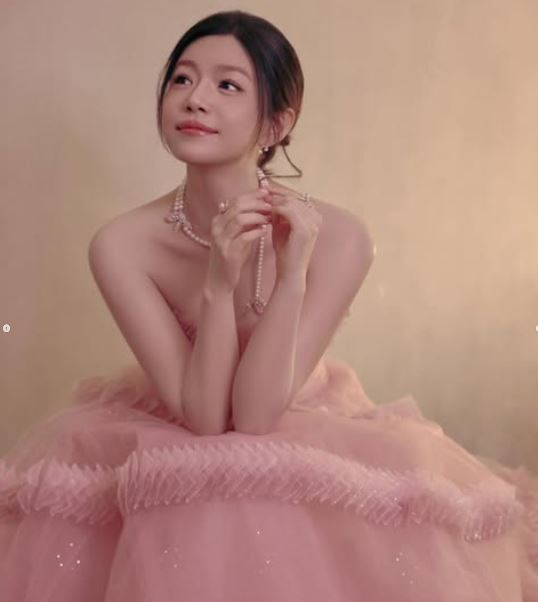 陳妍希用幽默撕掉標籤,翻開人生新篇章。(圖/翻攝自陳妍希IG)