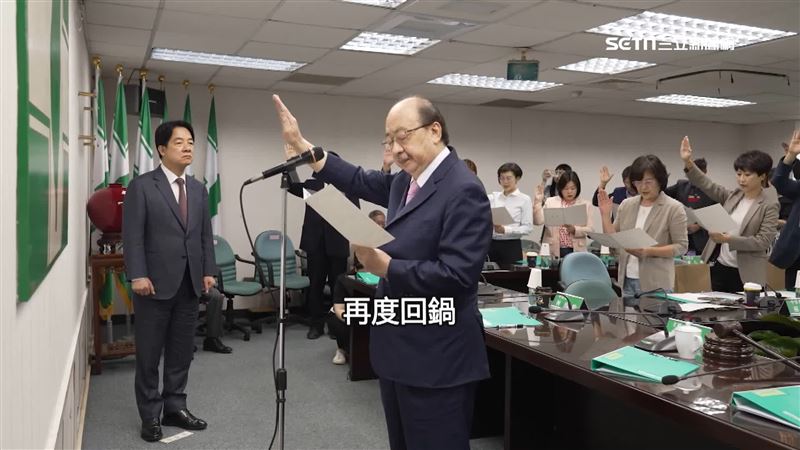 2010接下黨團總召一職後，柯建銘在黨團內部幾乎沒有挑戰者，靠著嫻熟議事規則