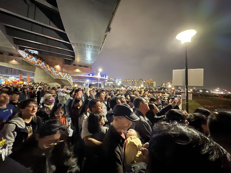 請假3天連休13天,中秋首日陸2.4億人次跨域移動。(示意圖)