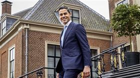 葉騰宣誓就職荷蘭總理。（翻攝自Rob Jetten臉書）