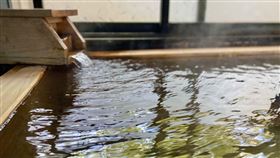 日本人非常喜歡泡溫泉、錢湯（公共澡堂），大多都是全裸的形式。（示意圖，取自photoAC）