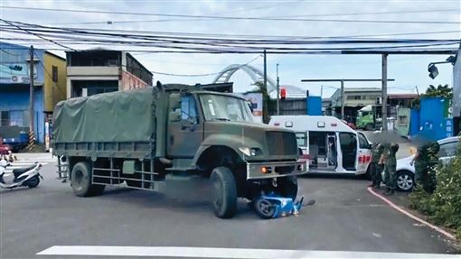 軍車載槍無交管害2命　國軍遭控冷血甩鍋