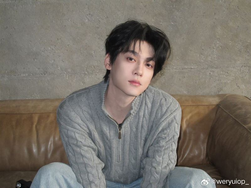 有網友發現章子怡突然關注田栩寧的微博，疑似有意找來取代吳慷仁的男主角位置。（圖／翻攝微博）