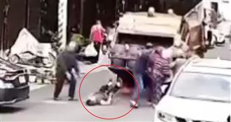 垃圾車後斗突脫鉤　阿嬤遭彈飛腦撞地重傷（圖／翻攝畫面）