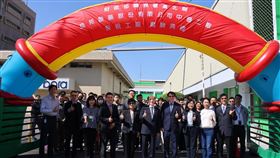 保瑞藥業（6472）宣布旗下CDMO網絡中的中壢廠經臺北關核准登記為保稅工廠，由該關許志仁副關務長率員與保瑞財務長王錦菊、資深副總經理張振棠共同主持揭牌儀式。（圖／保瑞）