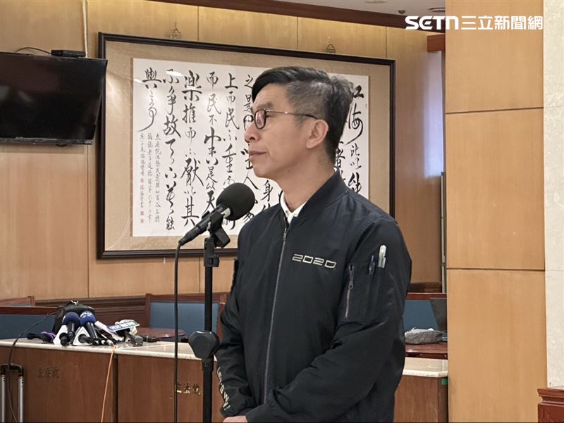 鍾佳濱受訪。(圖/記者詹宜庭攝影)