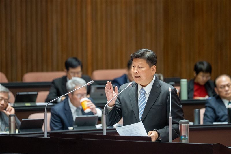 傅崐萁說，為防止台灣高科技再外移，他要求行政院一個月內制定「國家安全及核心技術保護條例」，確保經濟命脈根留台灣。（圖／翻攝自傅崐萁臉書）