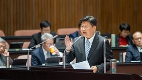 傅崐萁說，為防止台灣高科技再外移，他要求行政院一個月內制定「國家安全及核心技術保護條例」，確保經濟命脈根留台灣。（圖／翻攝自傅崐萁臉書）