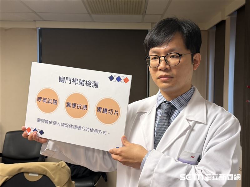 書田診所胃腸肝膽科主任醫師康本初提醒，如有服用相關藥物建議至少停藥1個月再進行幽門桿菌篩檢，避免結果受到影響。（圖／記者蔣季容攝影）