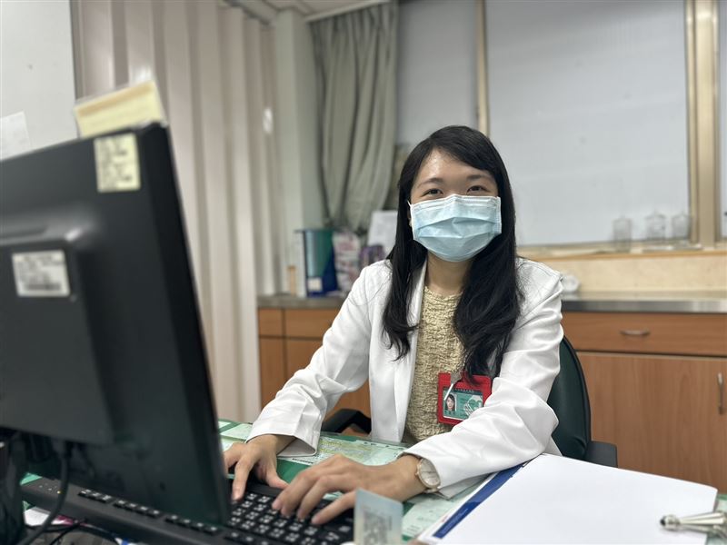 李麗華表示，起司、紅酒與巧克力中含有Tyramine（酪胺）等成分，對偏頭痛體質者而言，可能影響腦部神經與血管調節機制，誘發神經血管反應，進而引發偏頭痛發作。（圖／耕莘醫院提供）