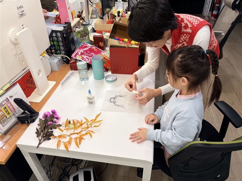 486團購保有彈性的請假機制，遇到突發狀況也可以帶孩上班。（圖／486團購提供）