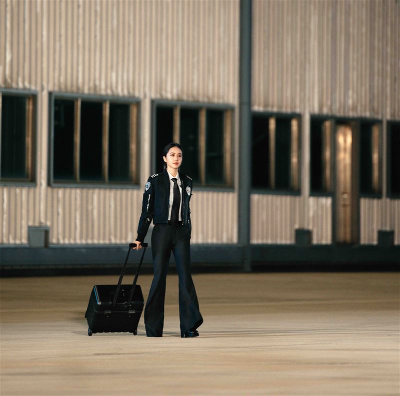 蔡依林穿機長制服合作星宇航空，飛布拉格拍攝MV。（圖／凌時差、星宇航空提供）