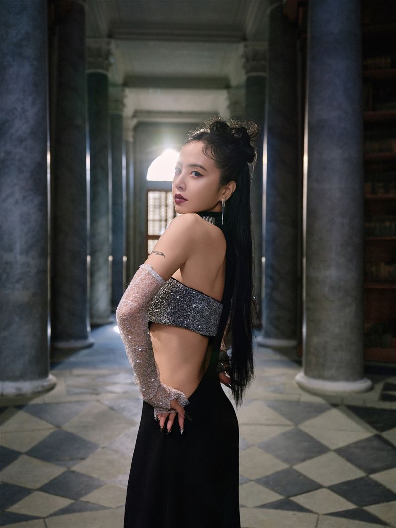 蔡依林飛布拉格廣場拍MV。（圖／凌時差提供）