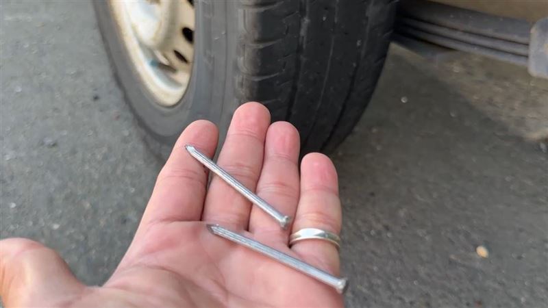 彰化路口驚見百支釘子險釀禍 警追撒釘人