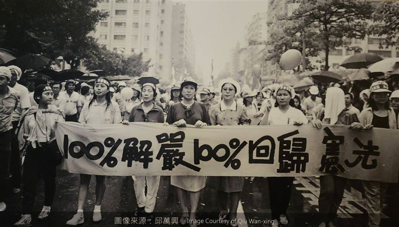 賈永婕一走進《自由花蕊》展場全網炸裂!鄭南榕那把火、228家書、消失的家人真實故事震撼逼哭全臺灣人。(圖/記者鍾志鵬攝影)