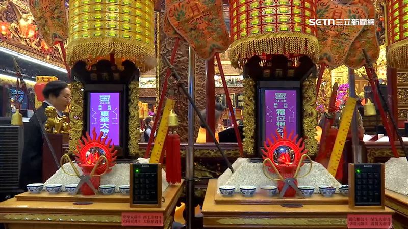 從初八深夜開始信眾就準備為天公生祝壽