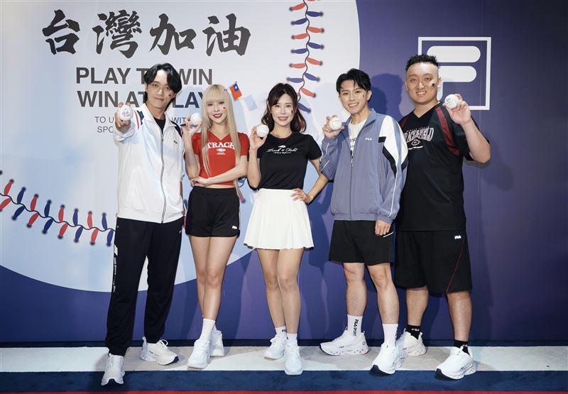 YORK(左起)、RINA、沐妍、TRAVIS、勛雞一起出席活動。(圖/記者趙于瑩攝影)