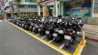 路邊機車格多一圈黃線！交通局曝用途
