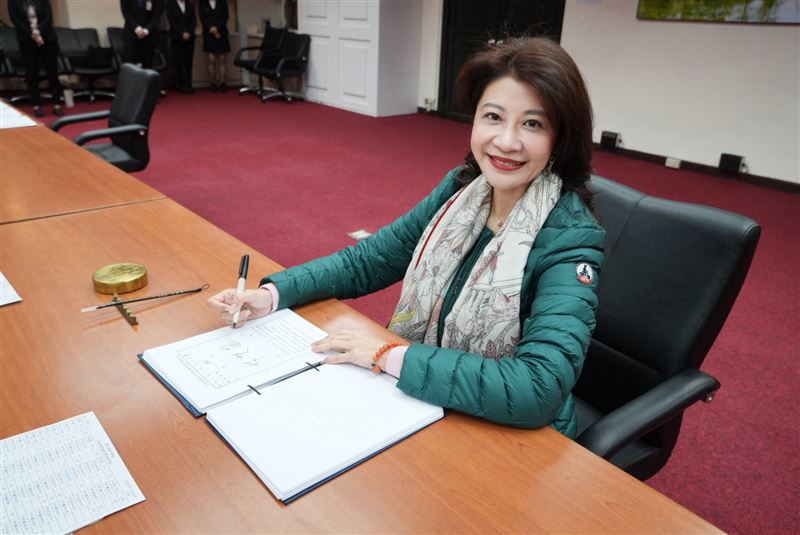 林楚茵大酸，這麼怕台積電被偷走，那藍委們股票賣了嗎？（圖／翻攝自林楚茵臉書）