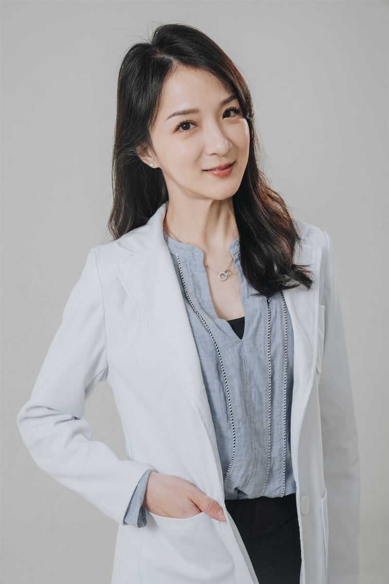 營養師李庚樺分享年後減脂秘訣，起床一小時內進食三餐、搭配大量蔬菜與白肉或植物蛋白，或嘗試脂解啟動餐（橘子白絲、無糖優格、奇亞籽），可活化脂肪燃燒並促進腸道健康。（圖／營養師李庚樺提供）