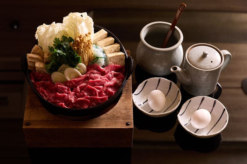 「和饗大皿盛－賞櫻之宴」也可加購和牛壽喜燒或魚翅玉地蒸茶碗蒸等料理，滿足不同客群對精緻餐敘與客製化宴席的需求。（圖／飯店旅宿業者提供）