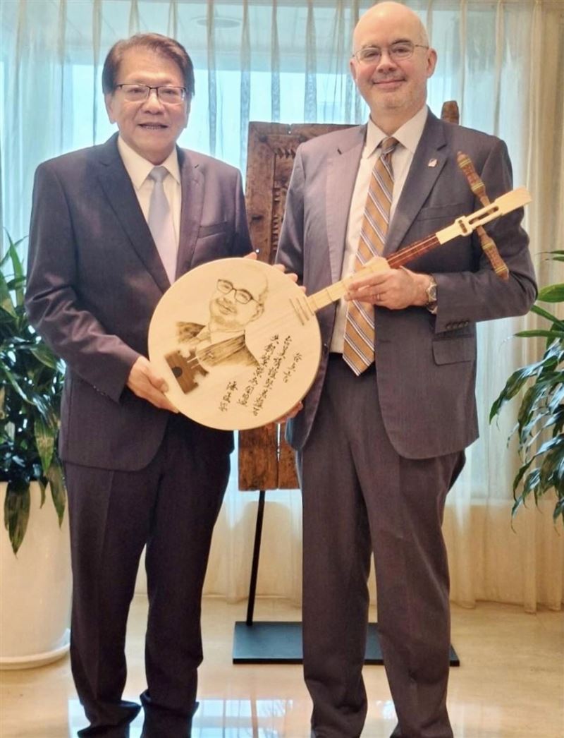 潘孟安同框AIT處長谷立言。(圖／翻攝自美國在台協會 AIT）