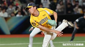 台日棒球國際交流賽，中信兄弟第5任投手林暉盛。（圖／記者劉彥池攝影）