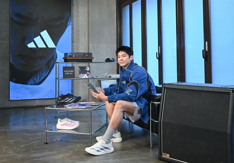 全新adidas ADIZERO EVO SL輕快腳感搭配節奏，引領跑步新體驗。（圖／品牌業者提供）