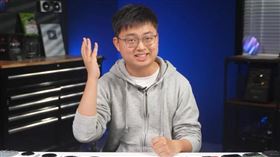 中國知名科技產品評測頻道「極客灣 Geekerwan」，因踢爆媒體機與市售手機差別而被封殺。（圖／翻攝自YT@極客灣 Geekerwan）