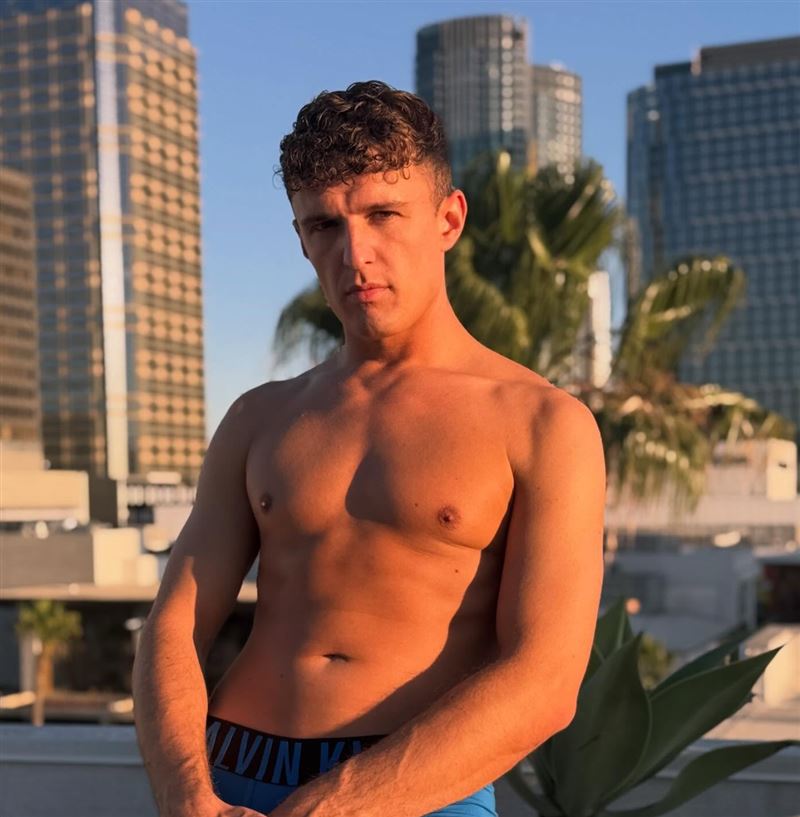 同志成人網紅傑克（Jak White）承認自己也參與了邦妮的「無套激戰400人」。（圖／翻攝自IG @jakwhitex）