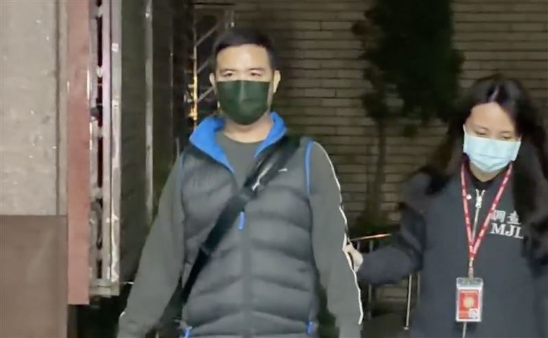 謝益宏的合夥人王國忠,訊後100萬元交保。(圖/翻攝畫面)