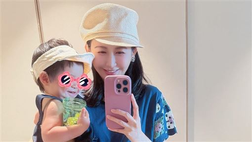 愷樂甜曬母子同框照　網驚喊：最美辣媽