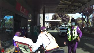 孕妻急產求援！警霸氣鳴笛開道3分鐘送醫