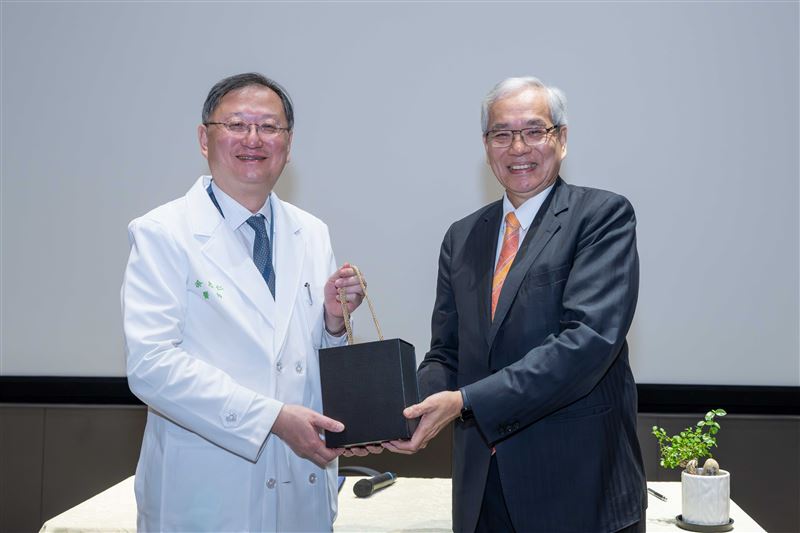 台大醫院院長余忠仁（左）及北榮院長陳威明（右）。（圖／台大醫院提供）