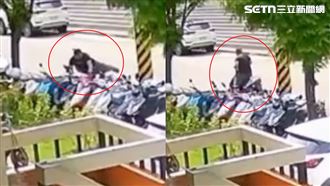 龍頭上鎖！警方眼皮下…男謎樣1姿勢偷車