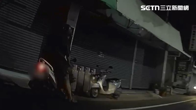 黃姓男子去年6月30日騎車違規，意外被警方查獲「A車懸掛B車號牌」。（圖／翻攝畫面）